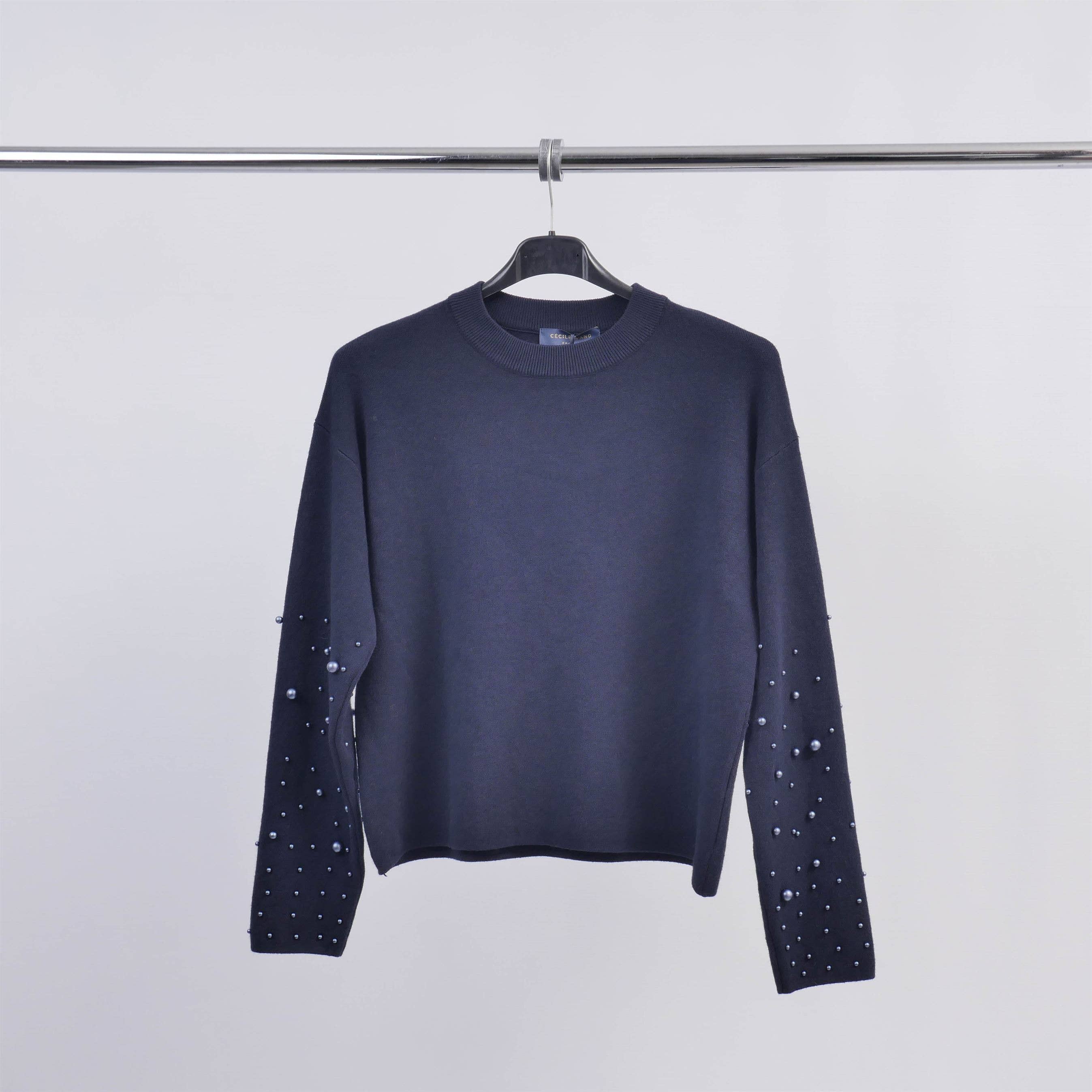 Pull col rond avec perles sur les manches DSY24226